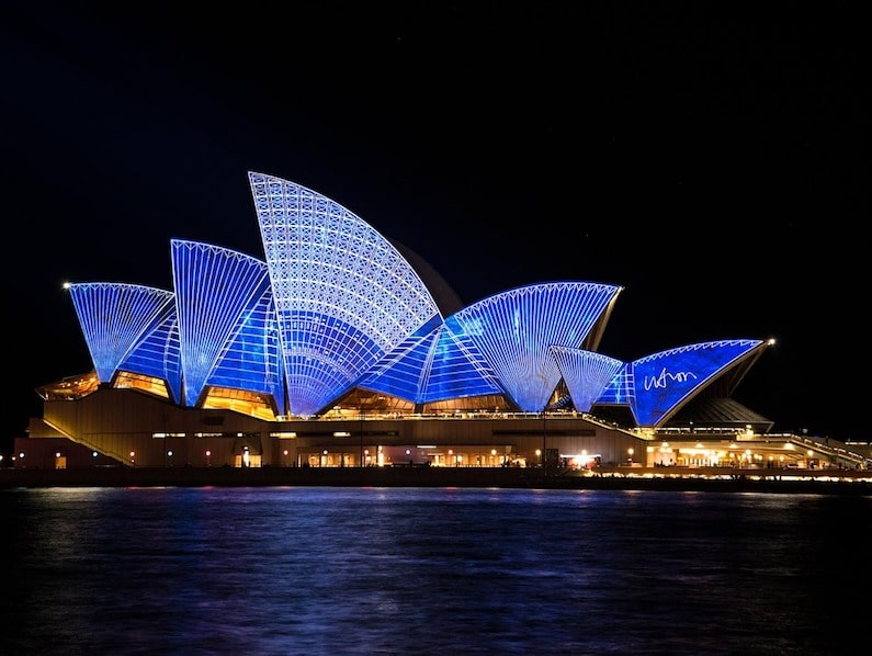 https://pixabay.com/photos/sydney-opera-house-australia-363244/