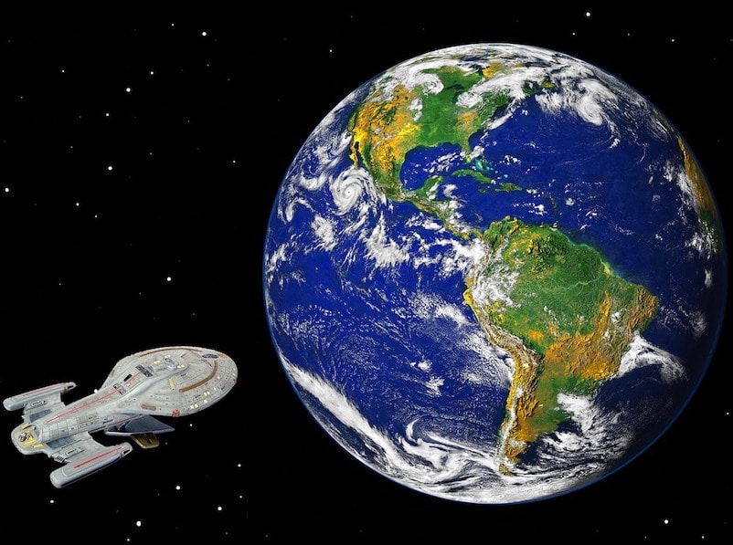 https://pixabay.com/photos/science-fiction-earth-space-ship-3751674/